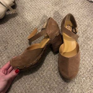 Korks brown suede clogs